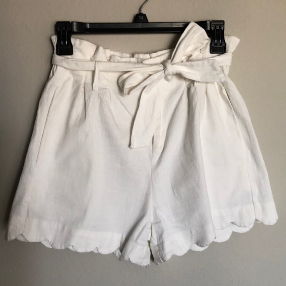 Pants - White high waisted scallop shorts size S